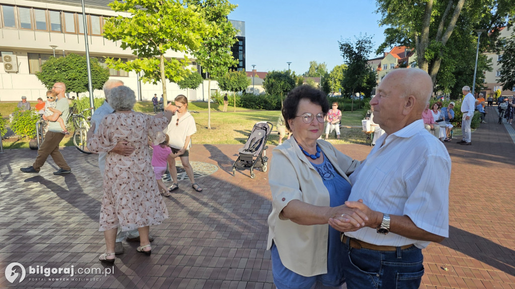 Taniec przy fontannie powraca! Letnie soboty pełne muzyki i radości w Biłgoraju
