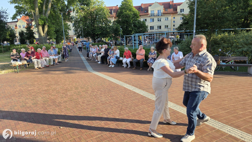 Taniec przy fontannie powraca! Letnie soboty pełne muzyki i radości w Biłgoraju