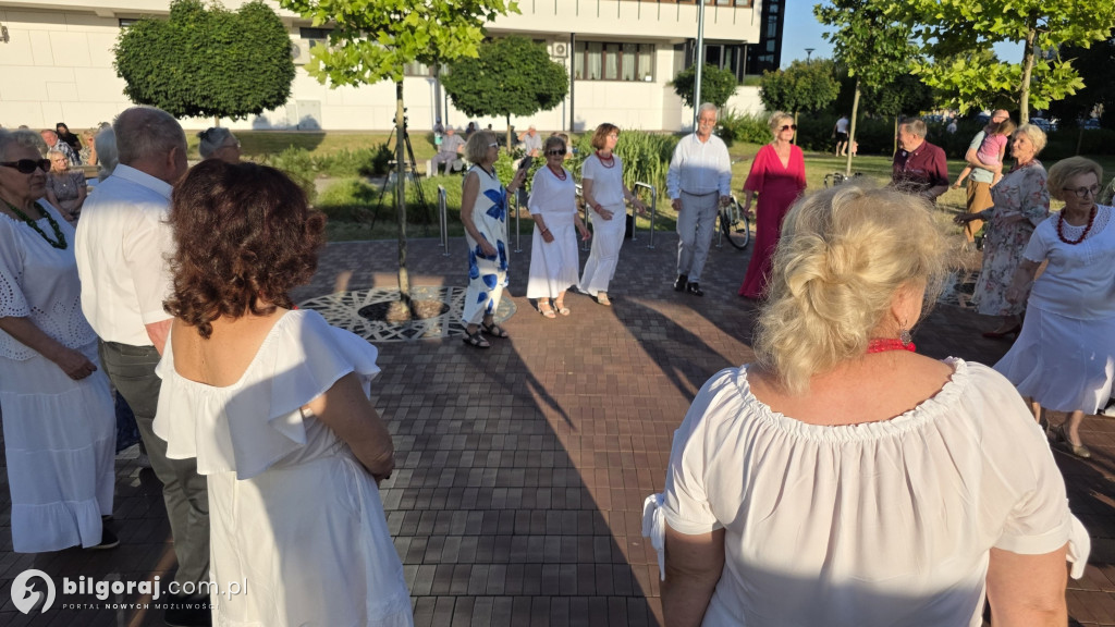 Taniec przy fontannie powraca! Letnie soboty pełne muzyki i radości w Biłgoraju