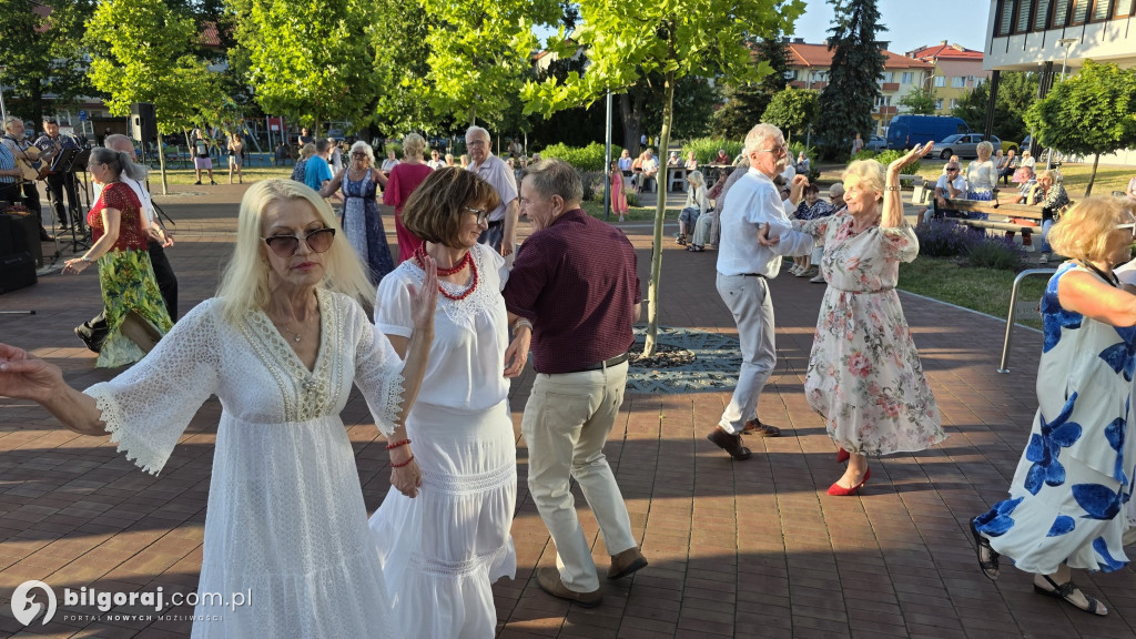 Taniec przy fontannie powraca! Letnie soboty pełne muzyki i radości w Biłgoraju