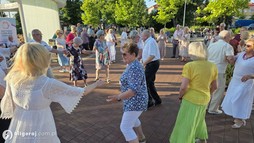 Taniec przy fontannie powraca! Letnie soboty pełne muzyki i radości w Biłgoraju