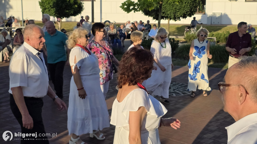 Taniec przy fontannie powraca! Letnie soboty pełne muzyki i radości w Biłgoraju
