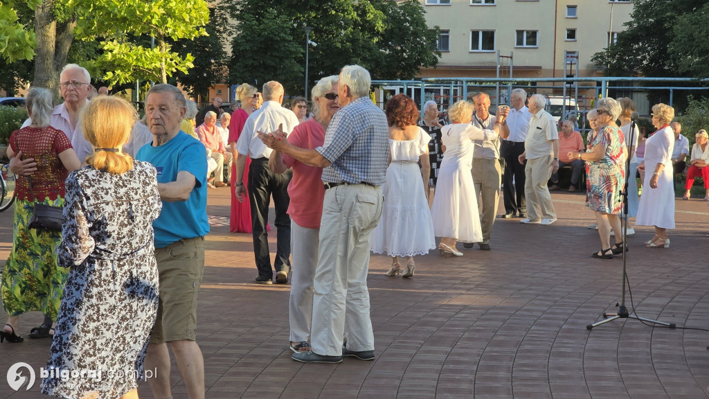 Taniec przy fontannie powraca! Letnie soboty pełne muzyki i radości w Biłgoraju