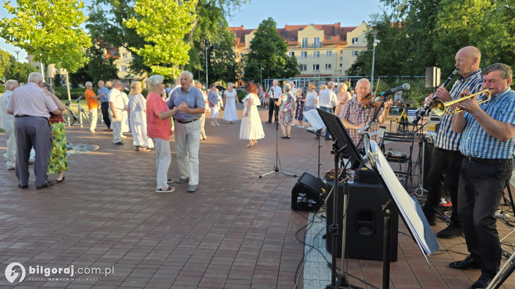 Taniec przy fontannie powraca! Letnie soboty pełne muzyki i radości w Biłgoraju