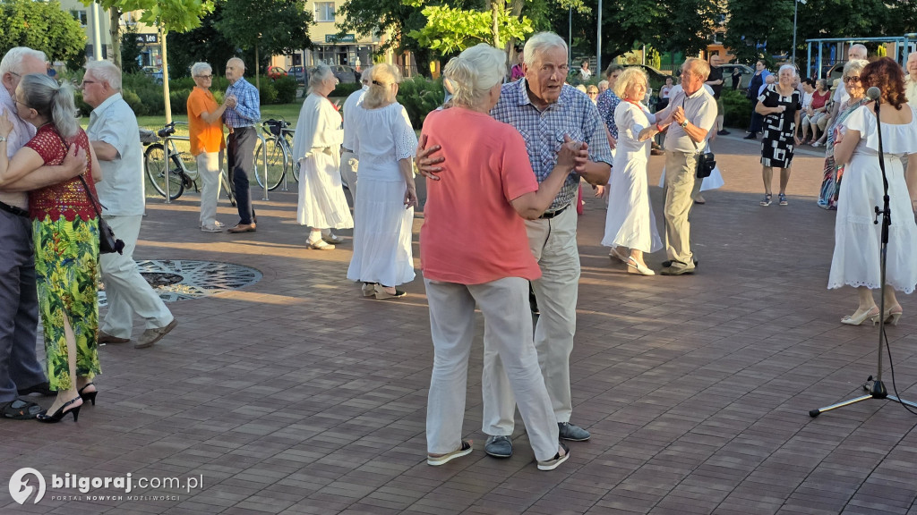 Taniec przy fontannie powraca! Letnie soboty pełne muzyki i radości w Biłgoraju
