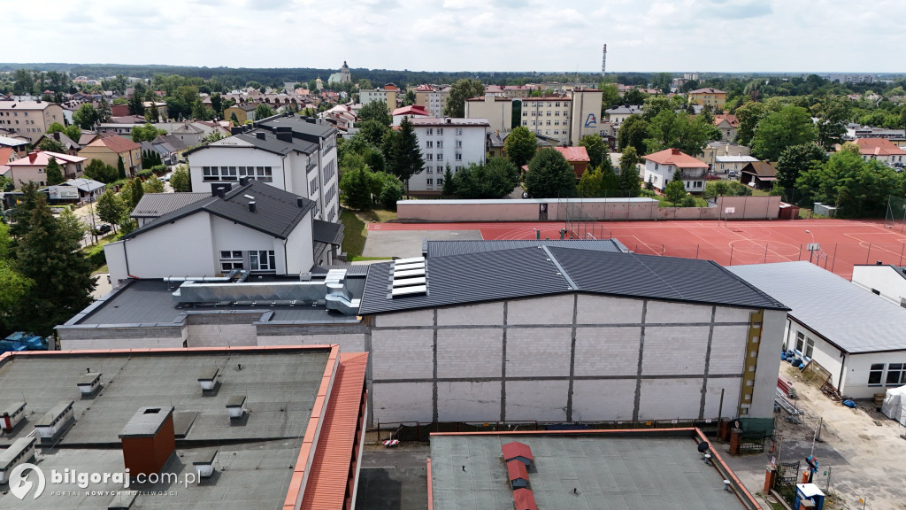 Hala przy RCEZ już z dachem. Stan surowy zamknięty