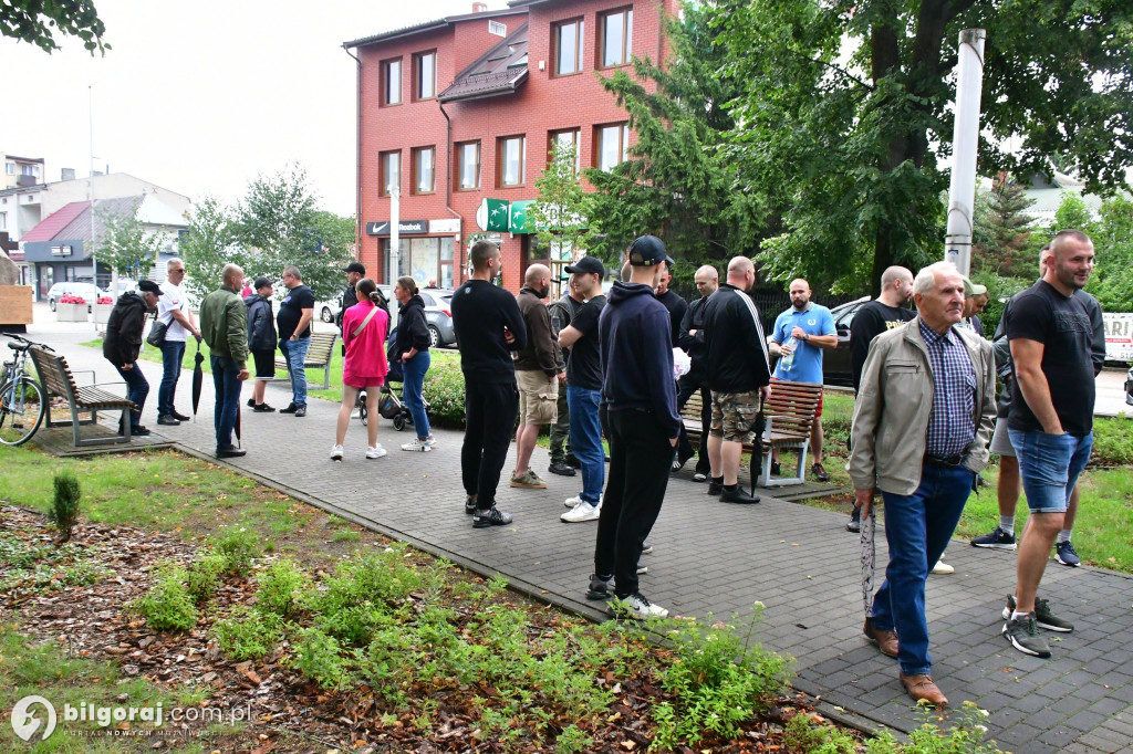 Polacy protestują przeciwko skutkom niekontrolowanej imigracji – relacja z Biłgoraja