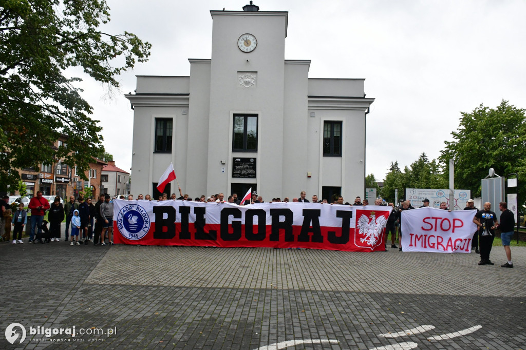 Polacy protestują przeciwko skutkom niekontrolowanej imigracji – relacja z Biłgoraja
