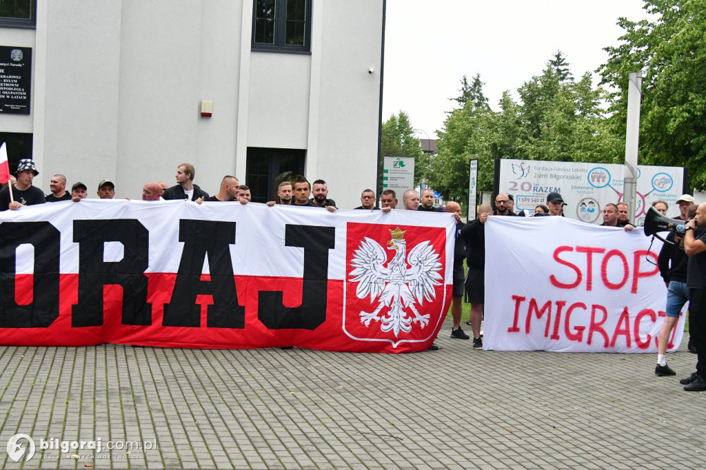 Polacy protestują przeciwko skutkom niekontrolowanej imigracji – relacja z Biłgoraja