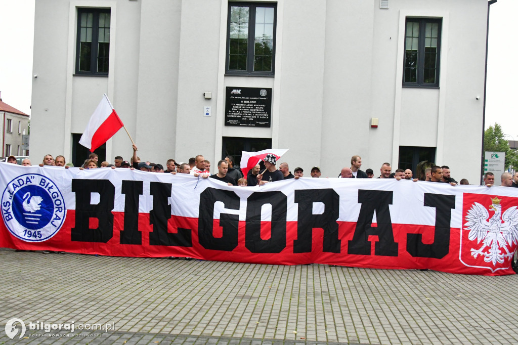 Polacy protestują przeciwko skutkom niekontrolowanej imigracji – relacja z Biłgoraja