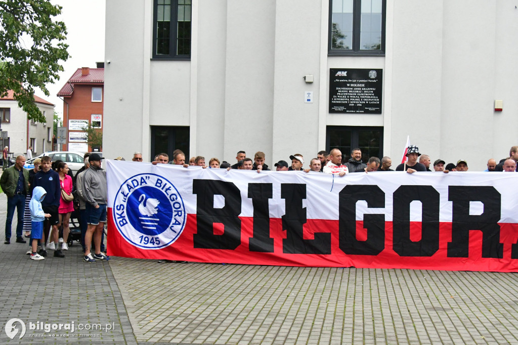 Polacy protestują przeciwko skutkom niekontrolowanej imigracji – relacja z Biłgoraja