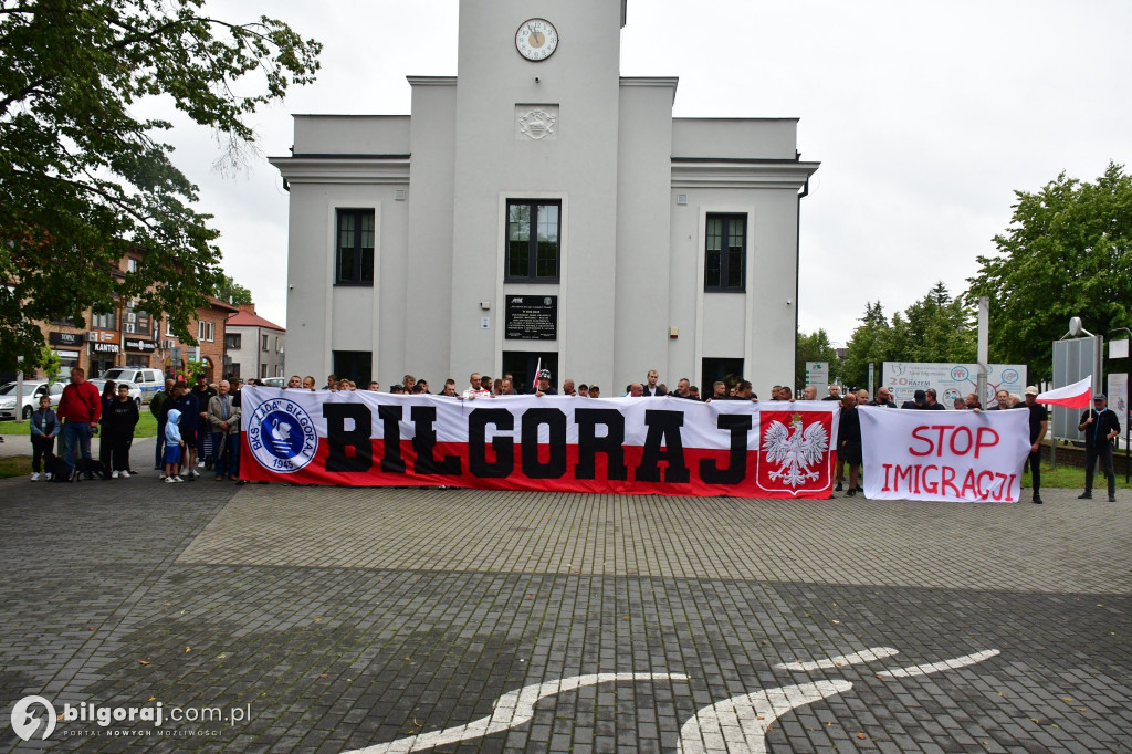 Polacy protestują przeciwko skutkom niekontrolowanej imigracji – relacja z Biłgoraja