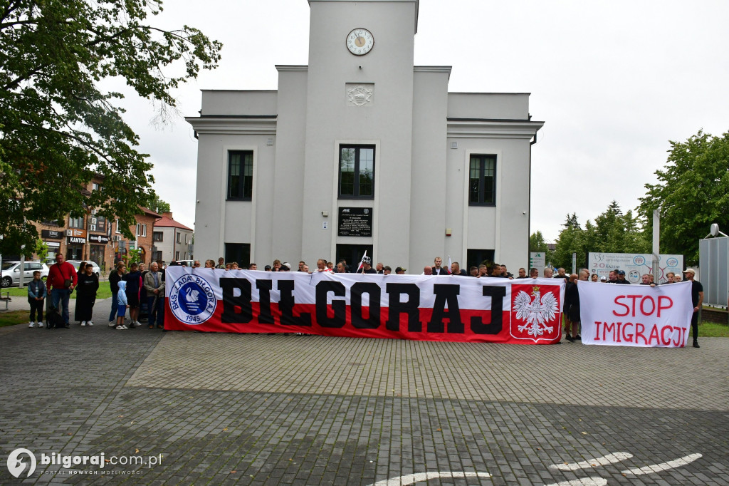 Polacy protestują przeciwko skutkom niekontrolowanej imigracji – relacja z Biłgoraja
