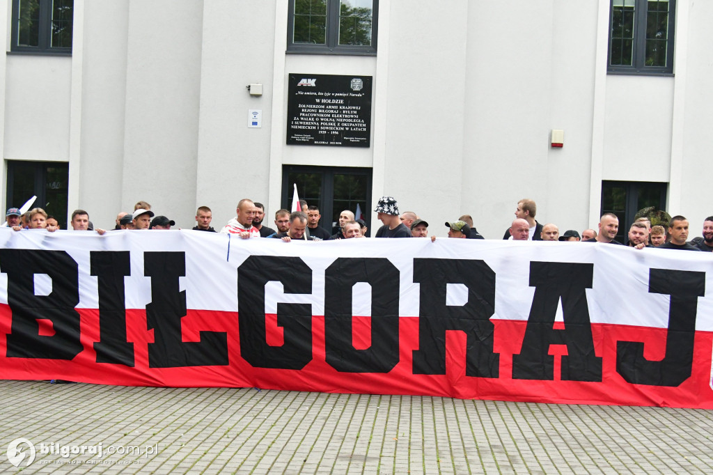 Polacy protestują przeciwko skutkom niekontrolowanej imigracji – relacja z Biłgoraja
