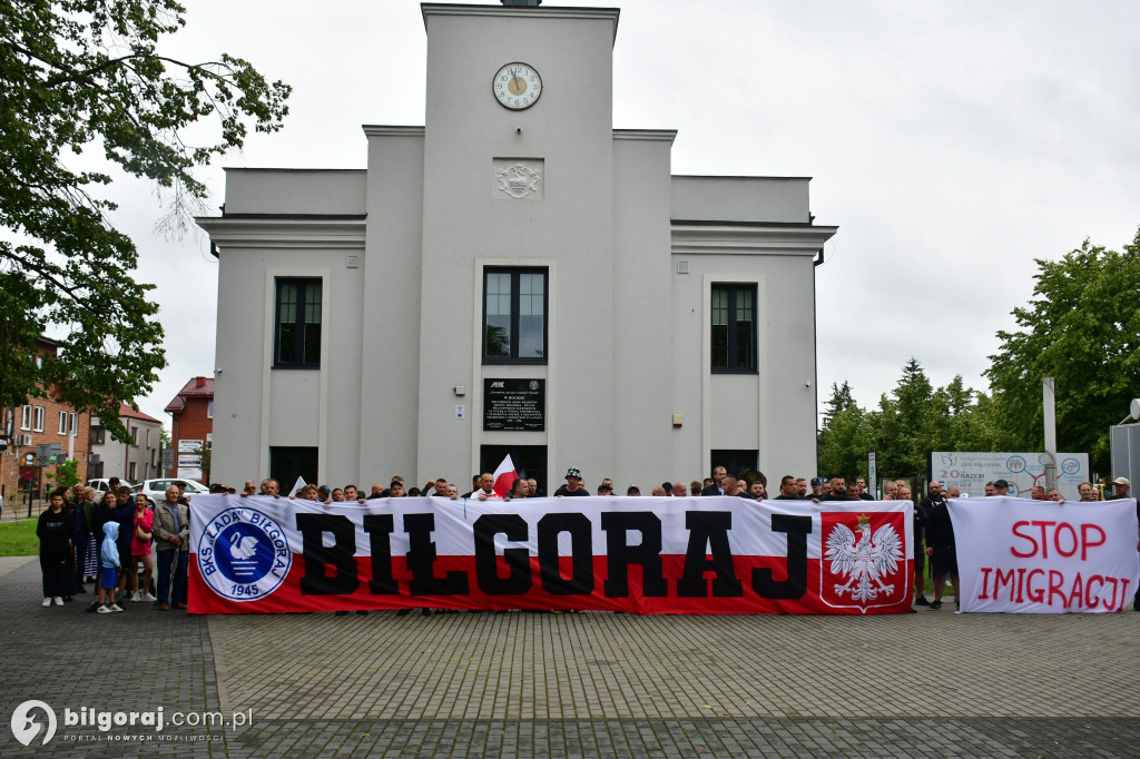 Polacy protestują przeciwko skutkom niekontrolowanej imigracji – relacja z Biłgoraja