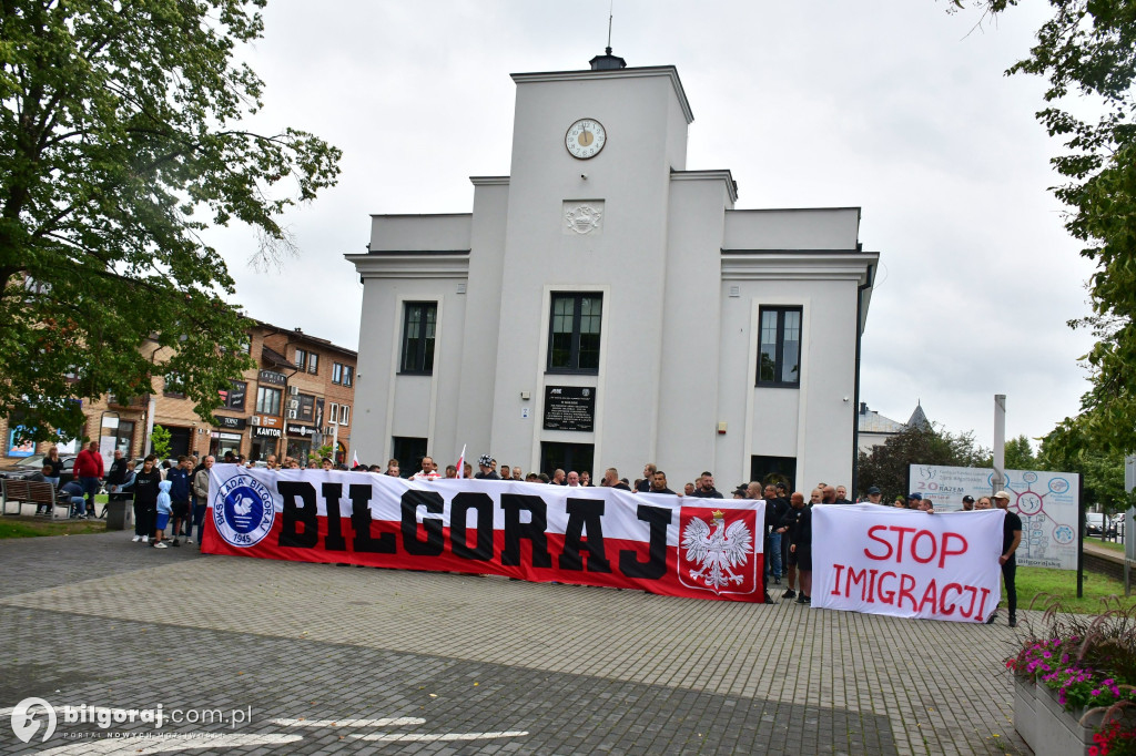 Polacy protestują przeciwko skutkom niekontrolowanej imigracji – relacja z Biłgoraja