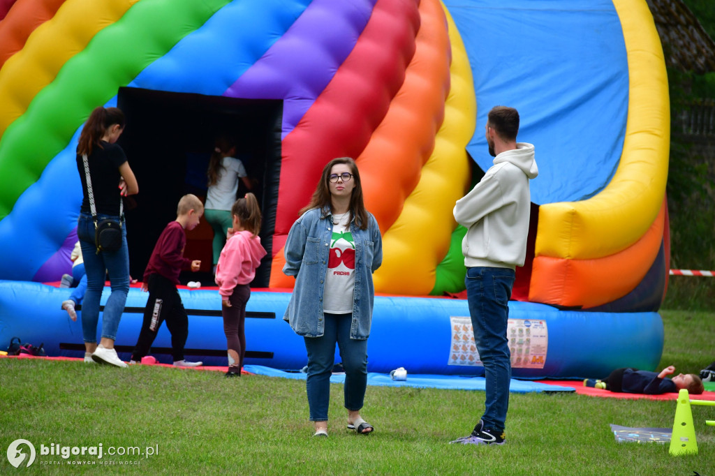 Rodzinna rozrywka i wsparcie dla Adasia – Wielki Festiwal Dmuchańców w Tereszpolu