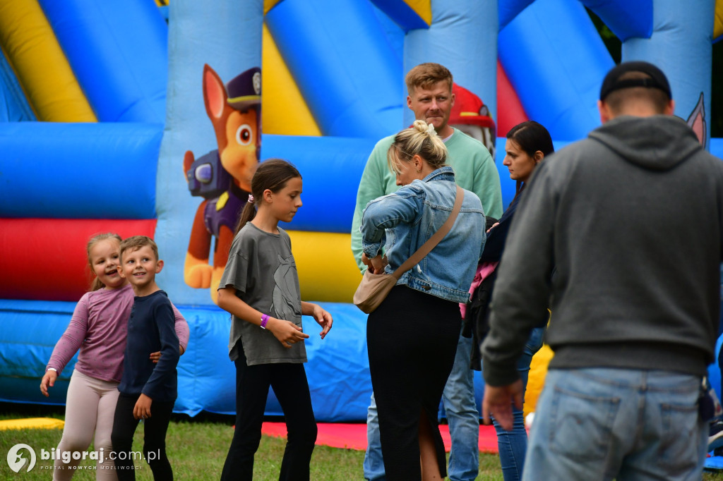 Rodzinna rozrywka i wsparcie dla Adasia – Wielki Festiwal Dmuchańców w Tereszpolu