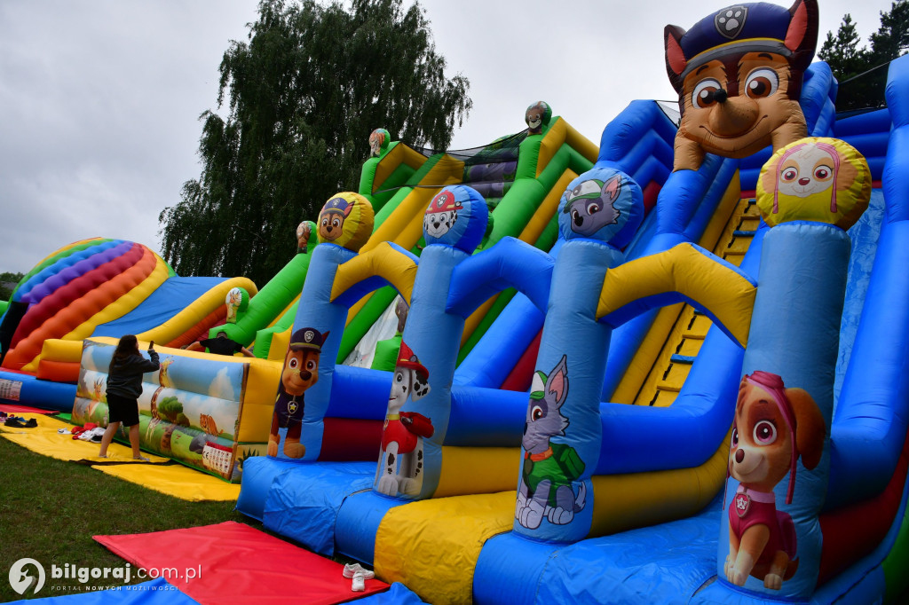 Rodzinna rozrywka i wsparcie dla Adasia – Wielki Festiwal Dmuchańców w Tereszpolu