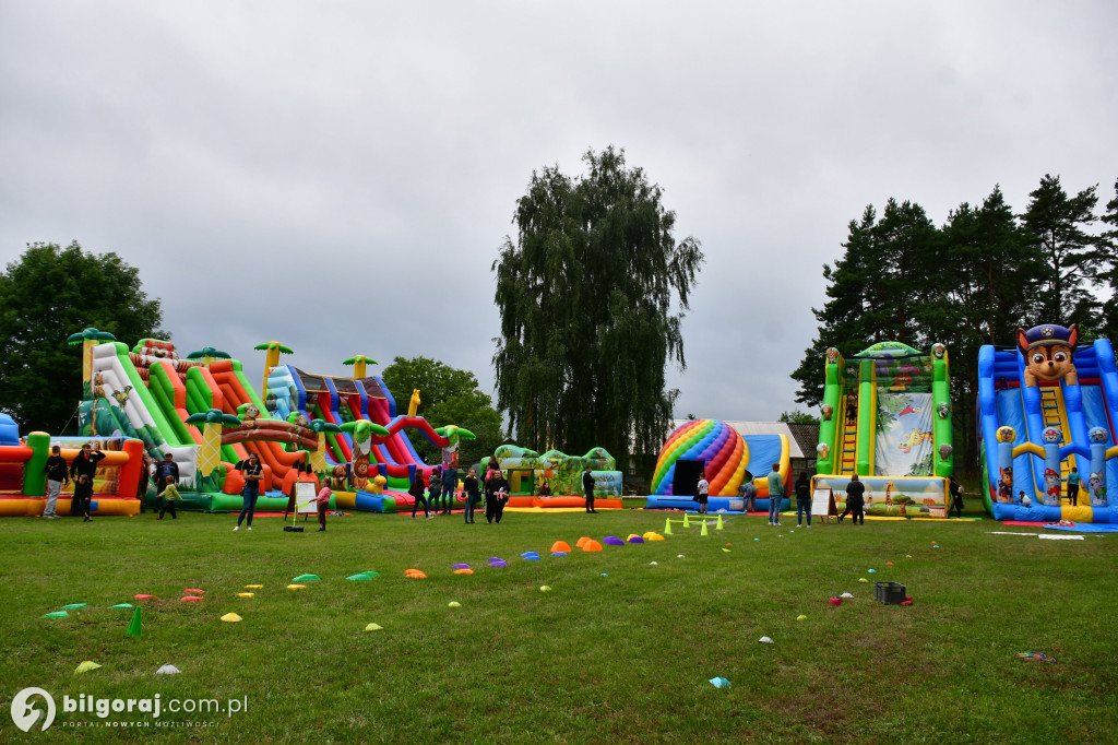 Rodzinna rozrywka i wsparcie dla Adasia – Wielki Festiwal Dmuchańców w Tereszpolu