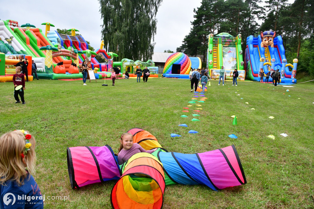 Rodzinna rozrywka i wsparcie dla Adasia – Wielki Festiwal Dmuchańców w Tereszpolu