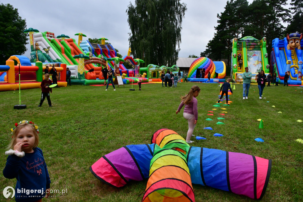 Rodzinna rozrywka i wsparcie dla Adasia – Wielki Festiwal Dmuchańców w Tereszpolu