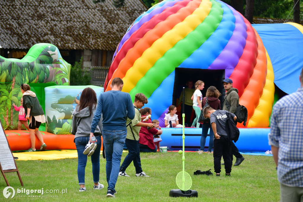 Rodzinna rozrywka i wsparcie dla Adasia – Wielki Festiwal Dmuchańców w Tereszpolu