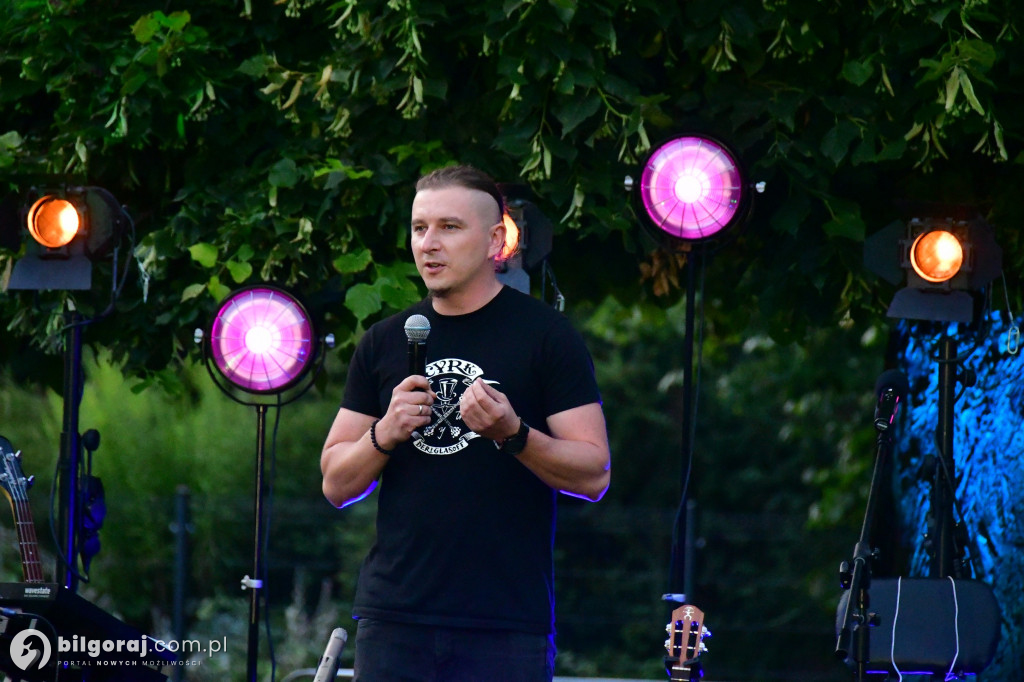 Koncert pod Lipą w Biłgoraju: Ukulele, humor i bajkowa narracja