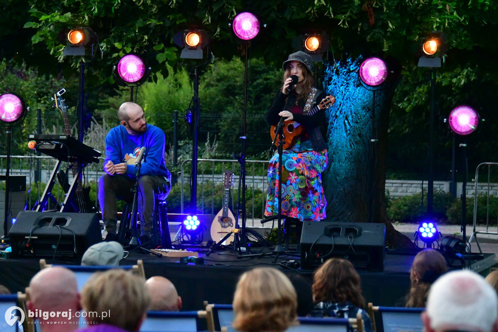 Koncert pod Lipą w Biłgoraju: Ukulele, humor i bajkowa narracja