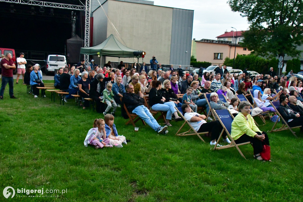 Koncert pod Lipą w Biłgoraju: Ukulele, humor i bajkowa narracja