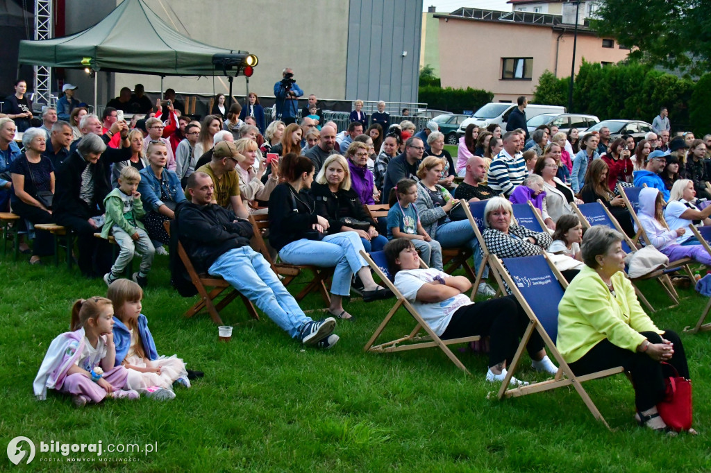 Koncert pod Lipą w Biłgoraju: Ukulele, humor i bajkowa narracja