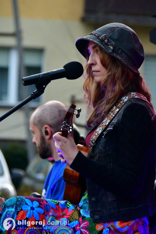 Koncert pod Lipą w Biłgoraju: Ukulele, humor i bajkowa narracja
