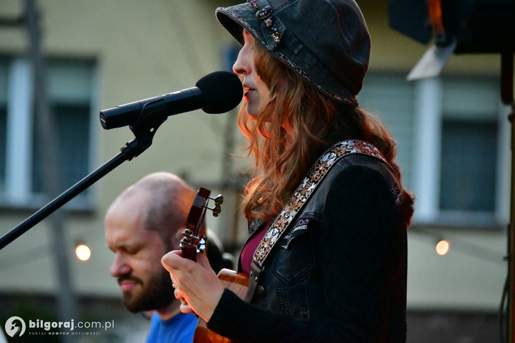 Koncert pod Lipą w Biłgoraju: Ukulele, humor i bajkowa narracja