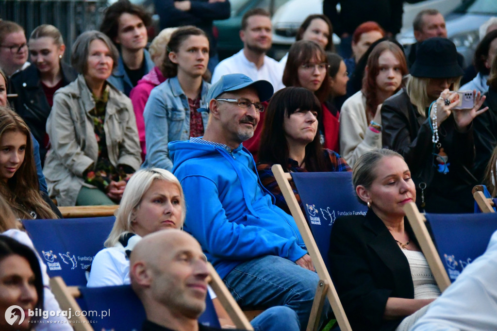 Koncert pod Lipą w Biłgoraju: Ukulele, humor i bajkowa narracja
