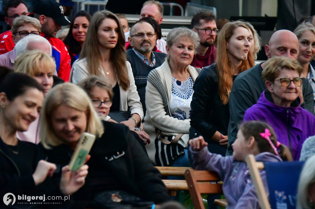 Koncert pod Lipą w Biłgoraju: Ukulele, humor i bajkowa narracja