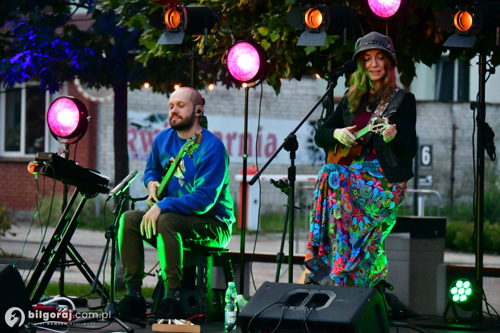 Koncert pod Lipą w Biłgoraju: Ukulele, humor i bajkowa narracja