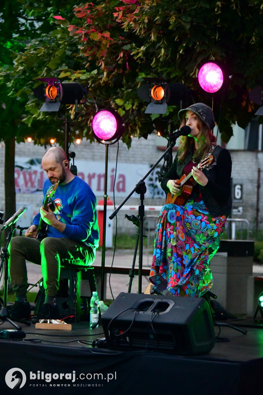 Koncert pod Lipą w Biłgoraju: Ukulele, humor i bajkowa narracja