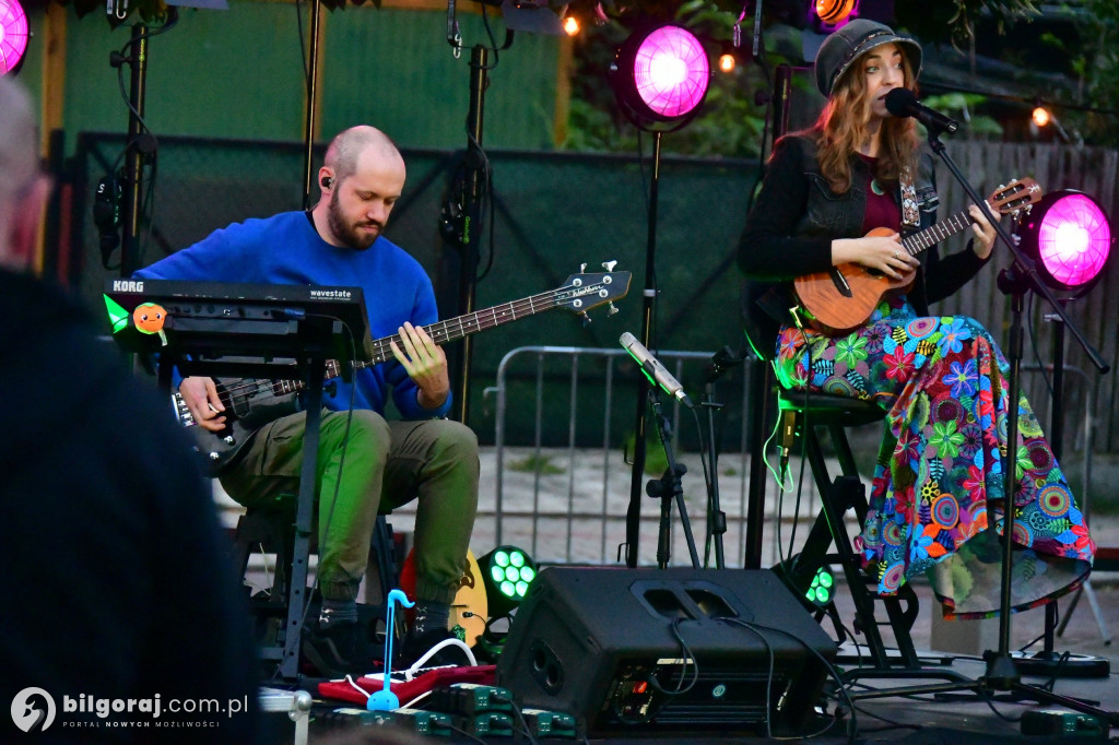 Koncert pod Lipą w Biłgoraju: Ukulele, humor i bajkowa narracja