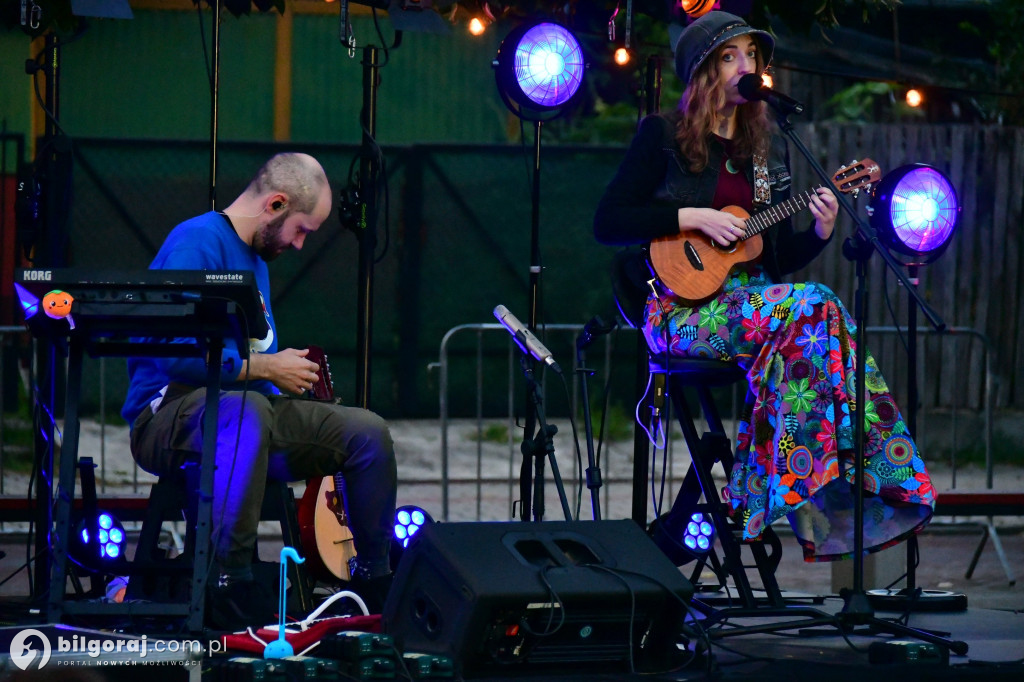 Koncert pod Lipą w Biłgoraju: Ukulele, humor i bajkowa narracja