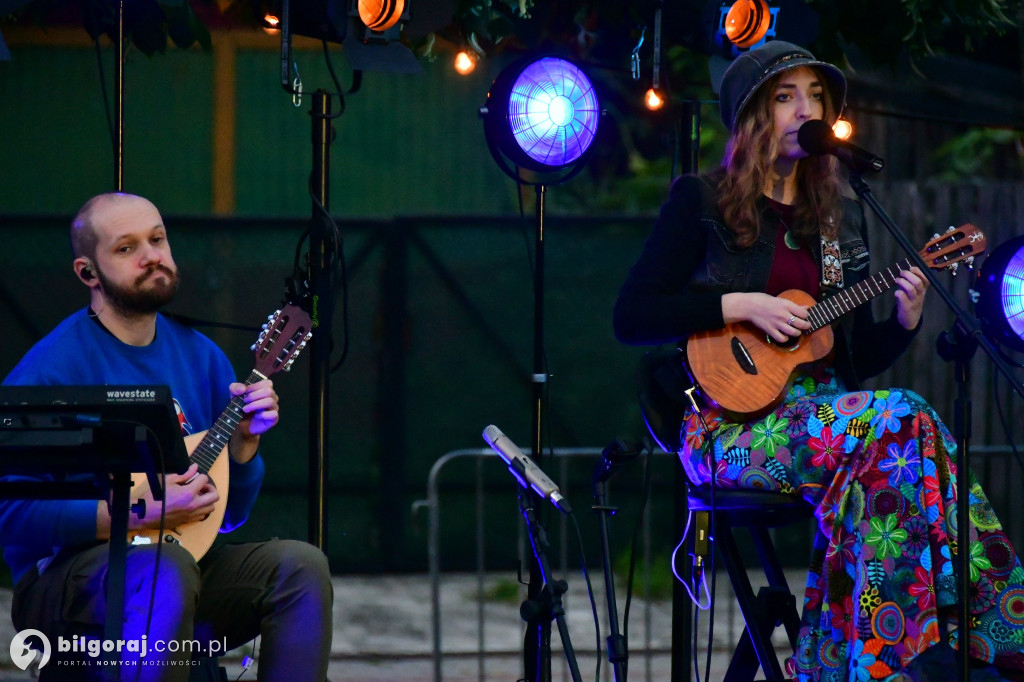 Koncert pod Lipą w Biłgoraju: Ukulele, humor i bajkowa narracja