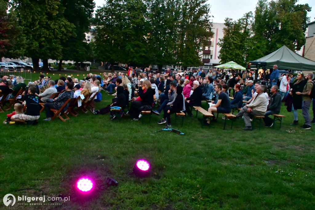 Koncert pod Lipą w Biłgoraju: Ukulele, humor i bajkowa narracja