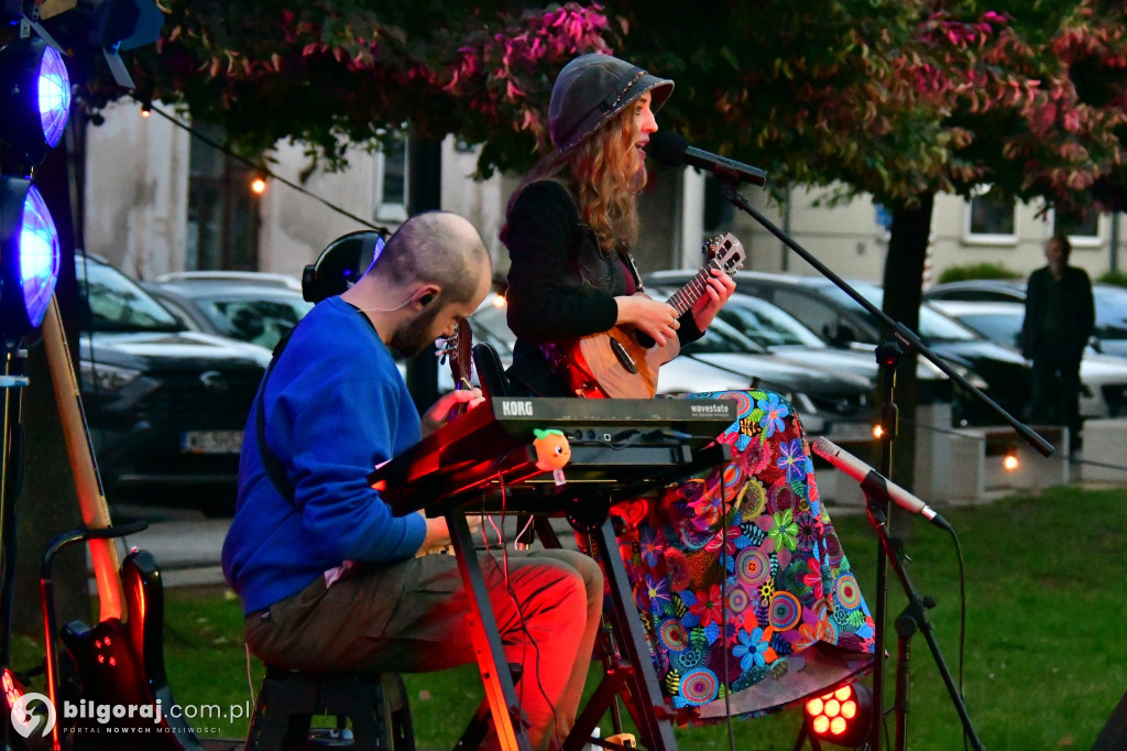 Koncert pod Lipą w Biłgoraju: Ukulele, humor i bajkowa narracja