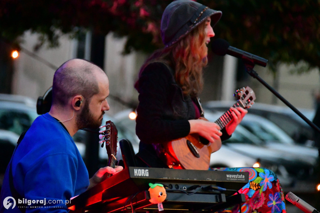 Koncert pod Lipą w Biłgoraju: Ukulele, humor i bajkowa narracja