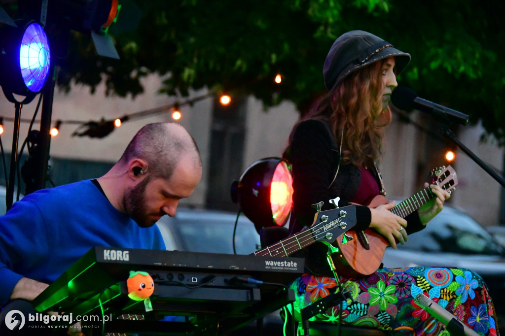 Koncert pod Lipą w Biłgoraju: Ukulele, humor i bajkowa narracja