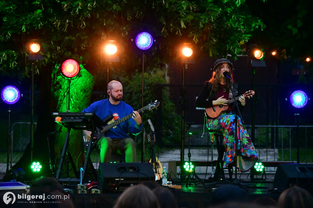 Koncert pod Lipą w Biłgoraju: Ukulele, humor i bajkowa narracja