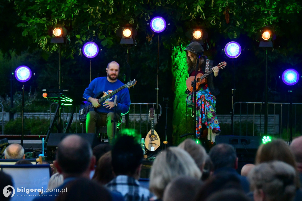 Koncert pod Lipą w Biłgoraju: Ukulele, humor i bajkowa narracja