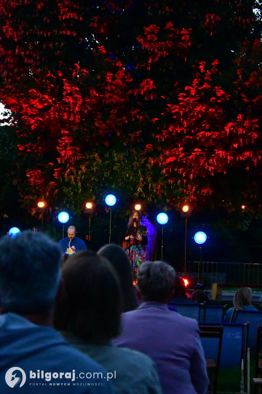 Koncert pod Lipą w Biłgoraju: Ukulele, humor i bajkowa narracja