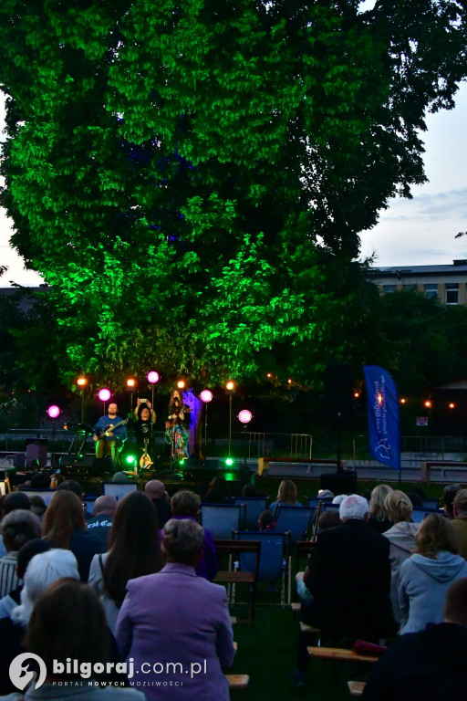 Koncert pod Lipą w Biłgoraju: Ukulele, humor i bajkowa narracja