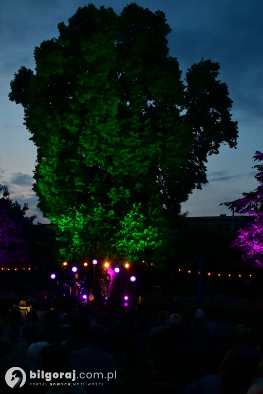 Koncert pod Lipą w Biłgoraju: Ukulele, humor i bajkowa narracja