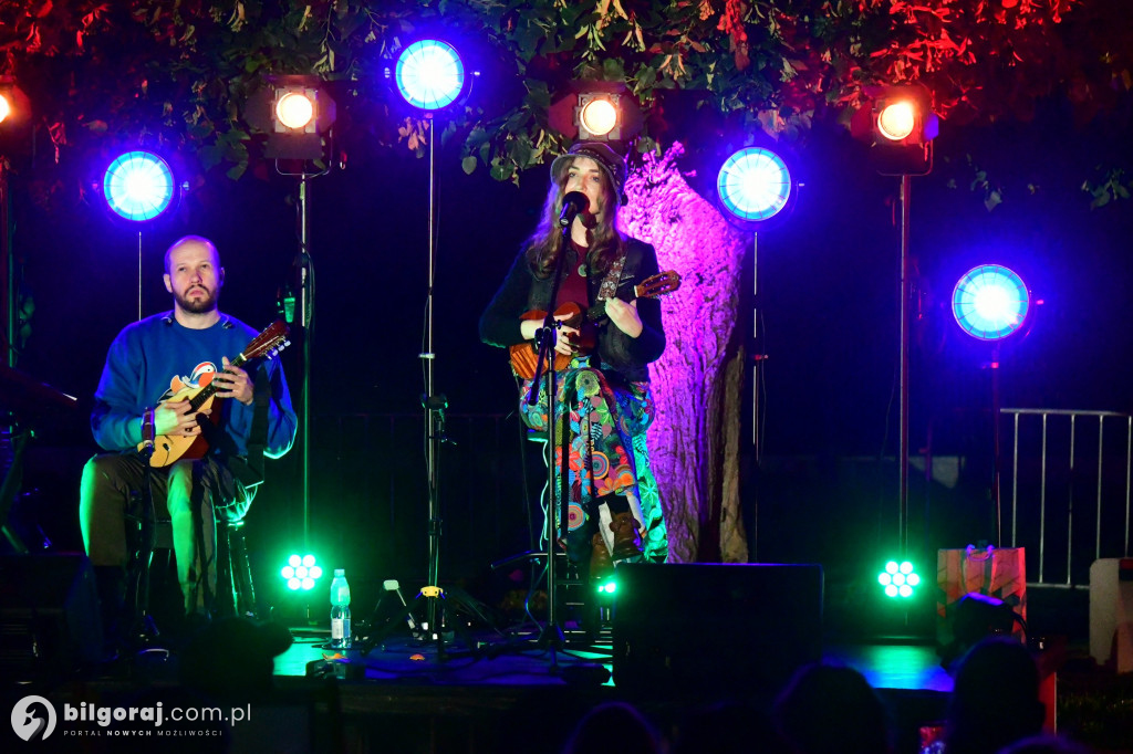 Koncert pod Lipą w Biłgoraju: Ukulele, humor i bajkowa narracja
